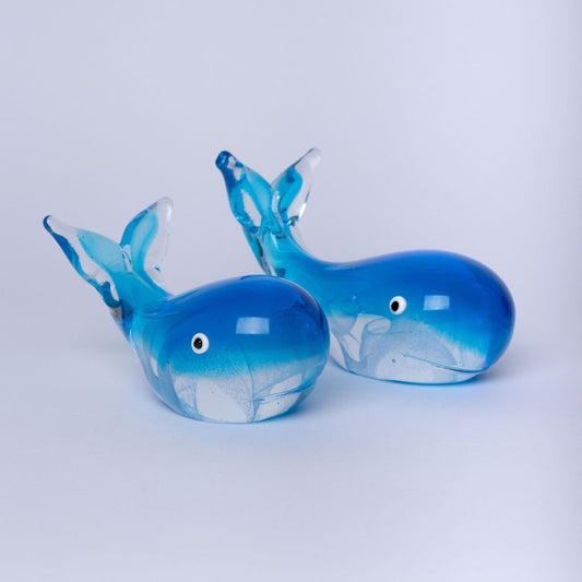 Figura de ballena en vidrio artístico brillante
