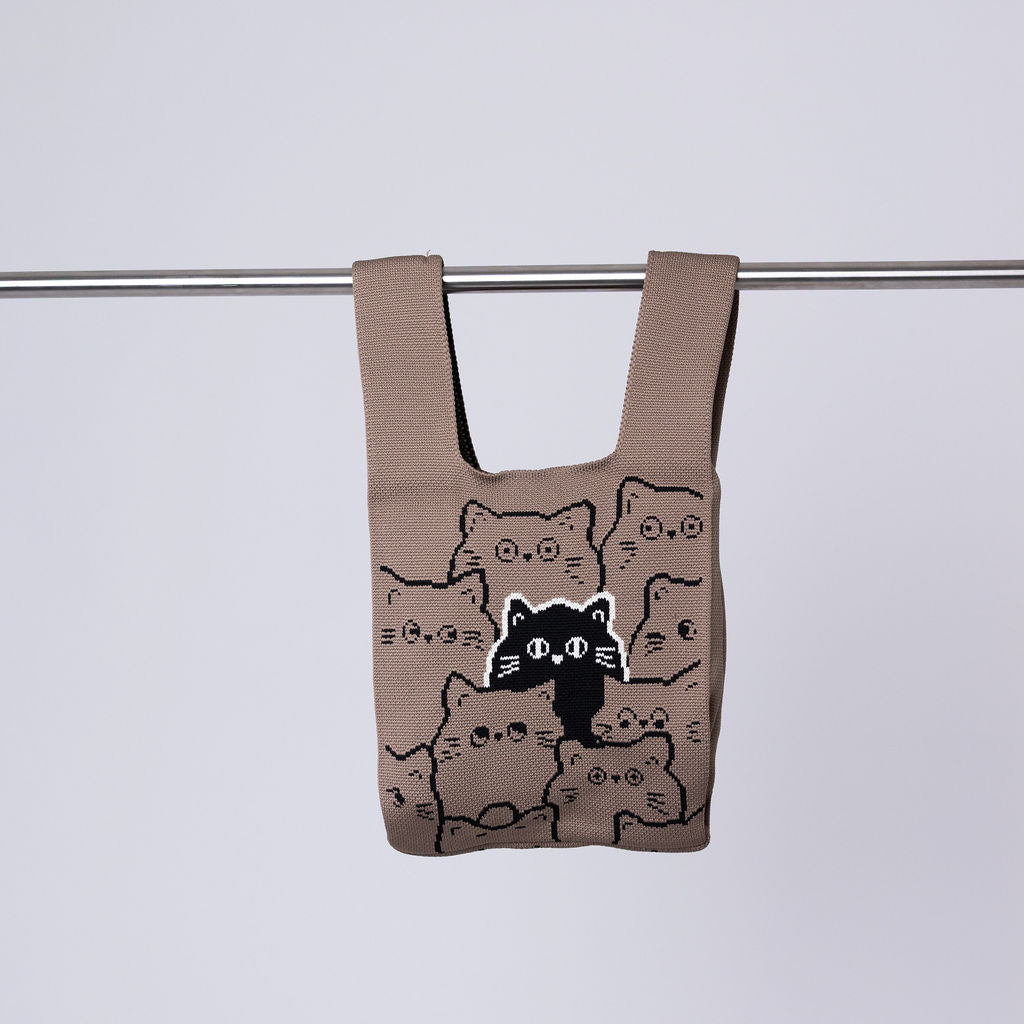 Bolsa tejida con forma de gato color marrón