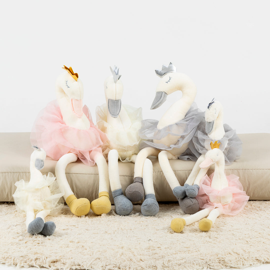 Cisne bailarina de peluche con tutú y corona