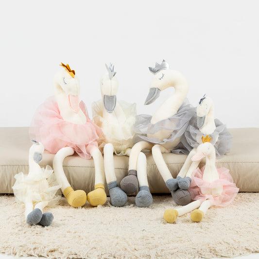 Cisne bailarina de peluche con tutú y corona