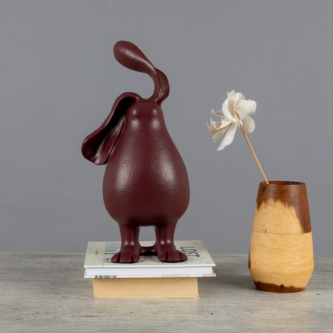 Conejo decorativo abstracto estilo pop contemporáneo marron