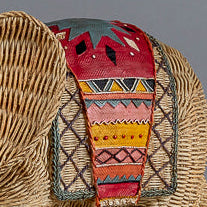 Elefante decorativo con manta bordada