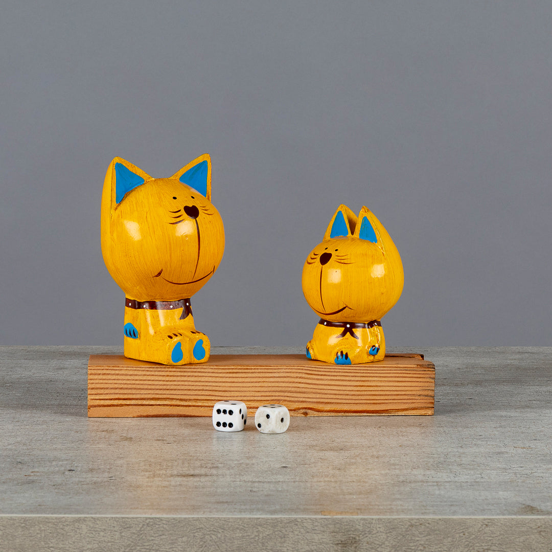 Dúo de gatos decorativos de madera pintada