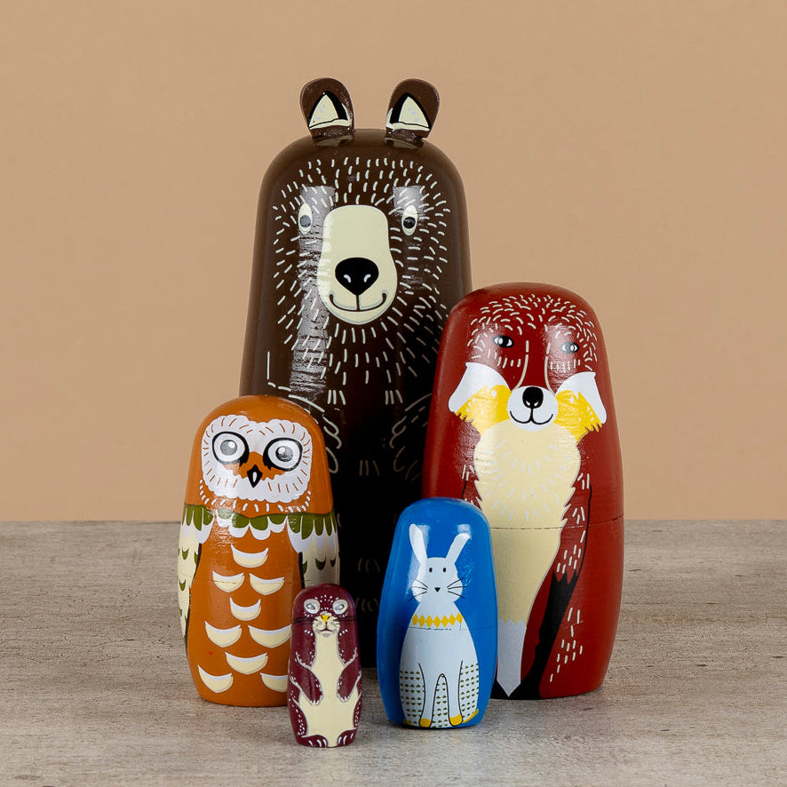 Mamushka oso del bosque de madera pintada