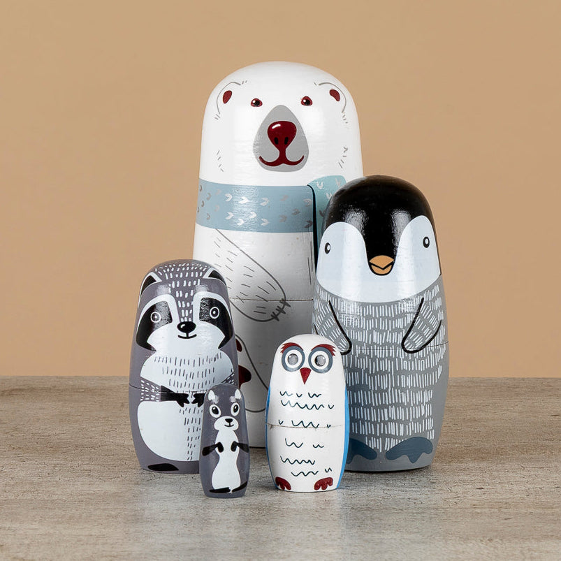 Mamushka oso polar de madera pintada de cinco piezas