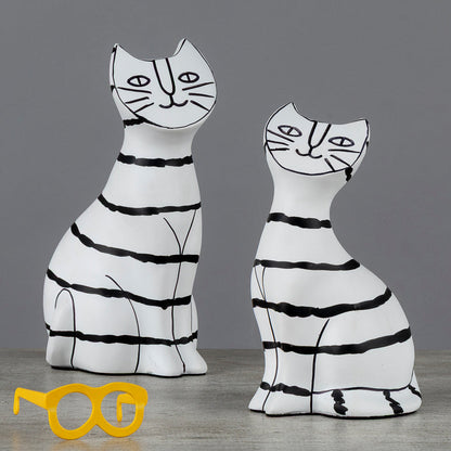 Dúo de gatos decorativos blanco y negro